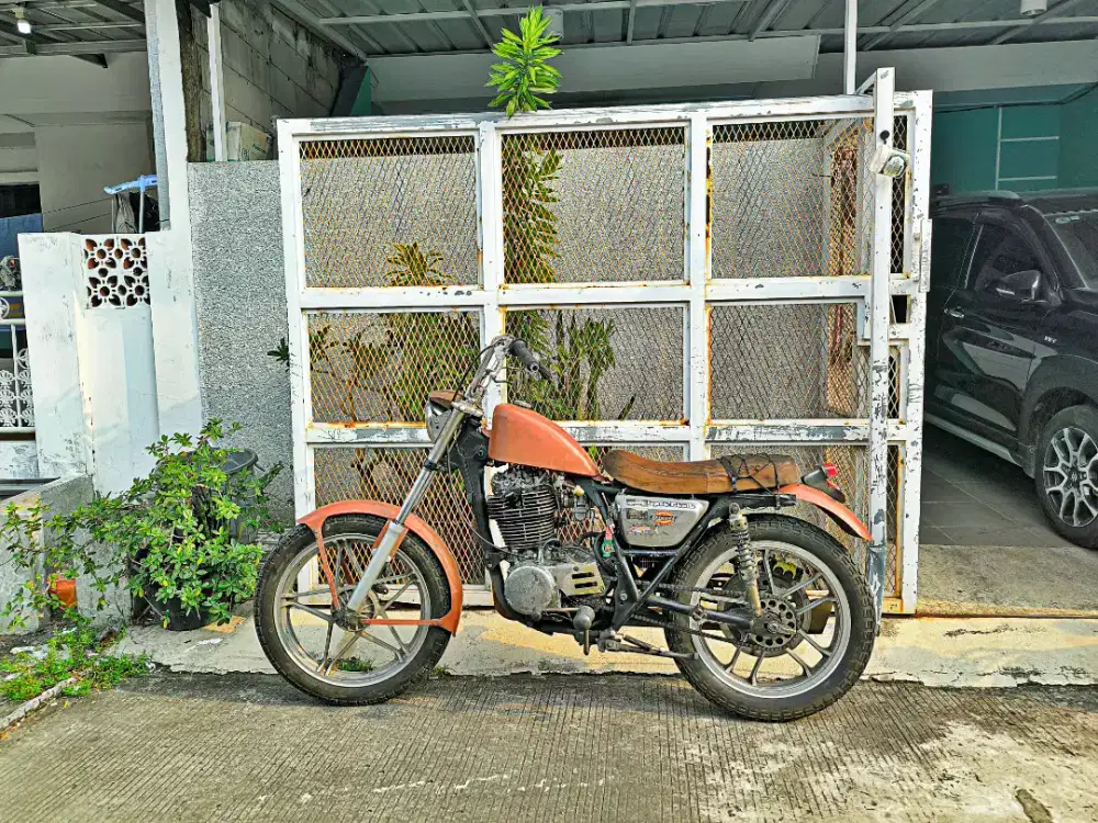 Yamaha SR400 desert sled