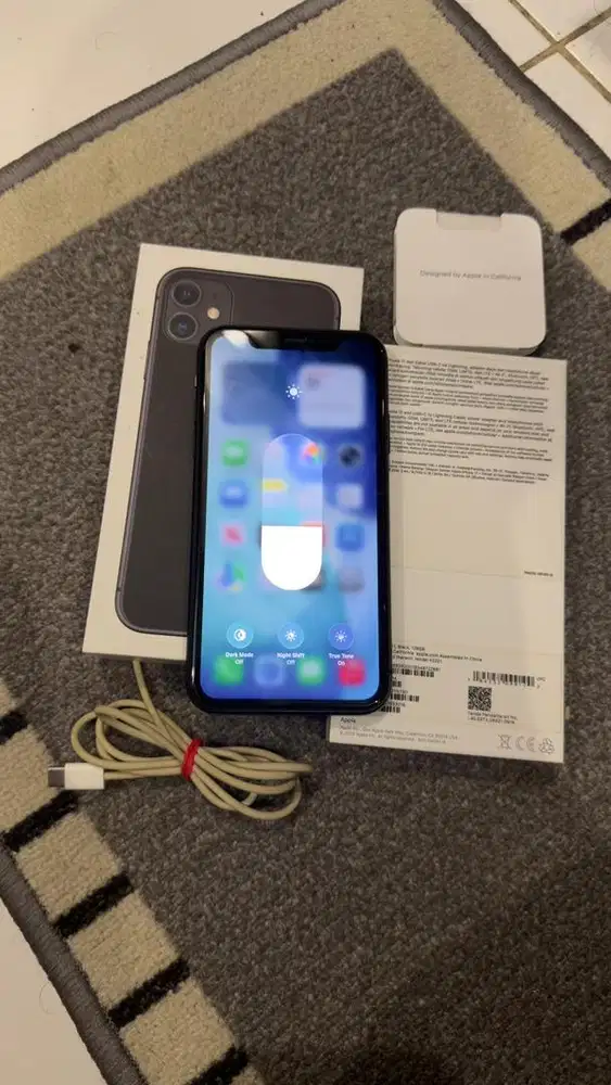 Dijual Iphone 11 Black 128GB Resmi Ibox Mulus Lengkap