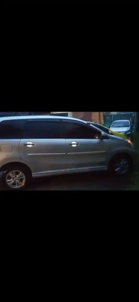 Toyota avanza Veloz AT 2012