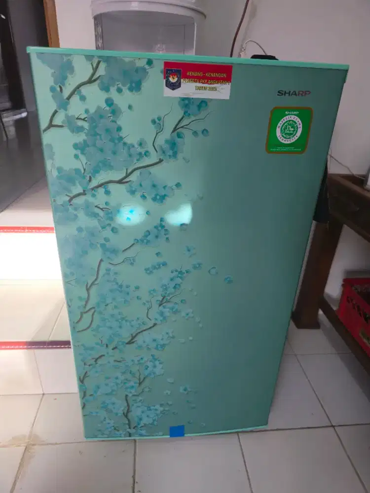 DI JUAL CEPAT KULKAS SHARP 1 PINTU