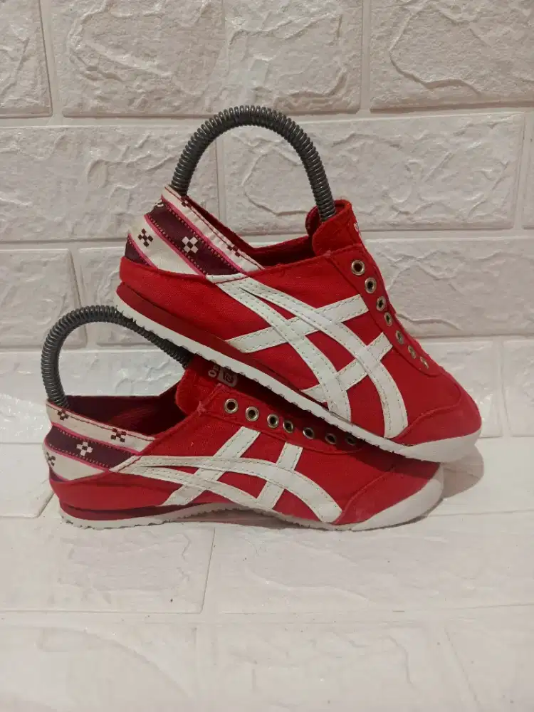 Onitsuka Tiger Paraty slip on red