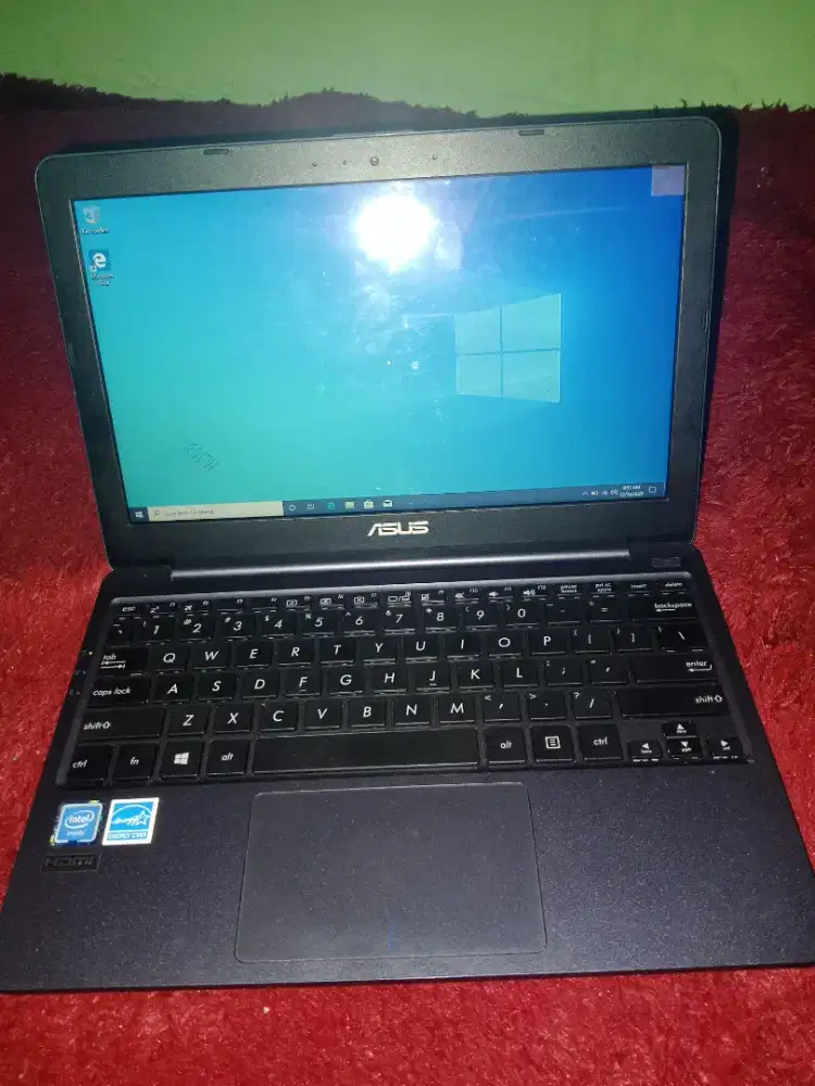 Laptop ASUS Celeron N4000 | RAM 2GB | Windows 10 Pro Normal Siap Pakai