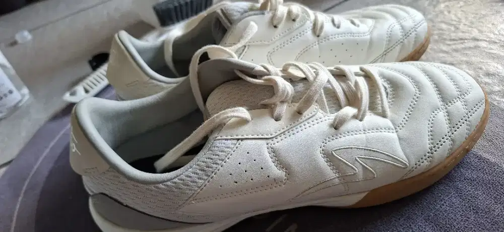 Sepatu Specs Metasala Putih