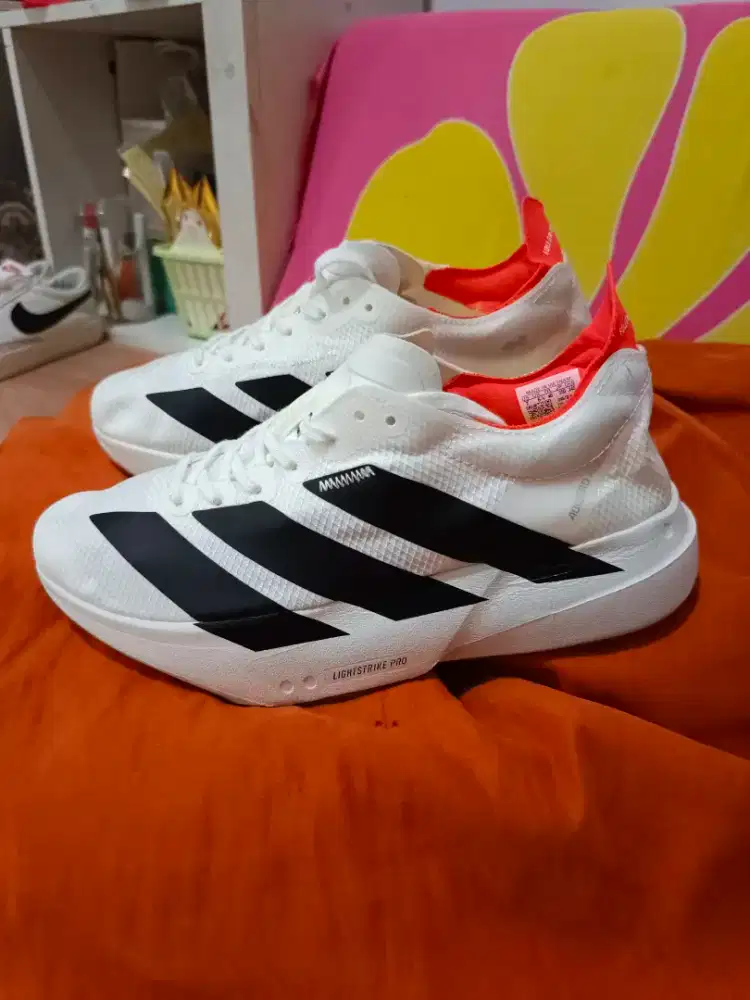 Adizero Adios Pro 4 Putih Hitam
Size 40 Insole 24,5 cm