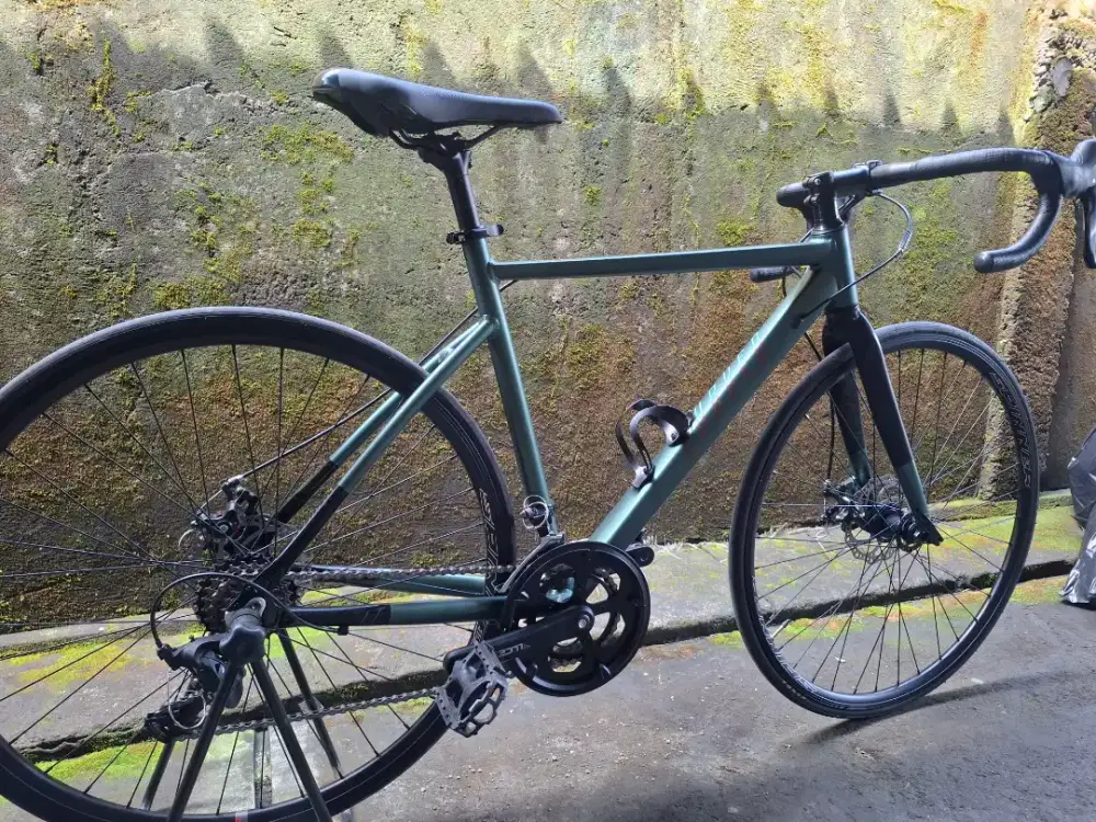 Road bike kondisi mulus pemakaian pribadi