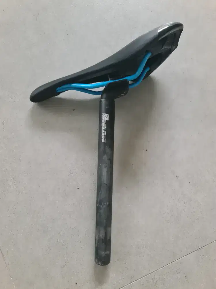 Seatpost merk polygon plus sadel velo