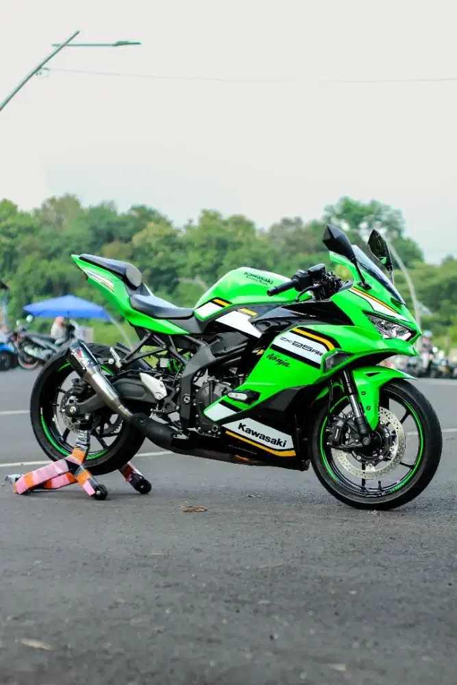 Zx25rr abs qs tipe tertinggi 2025 like new