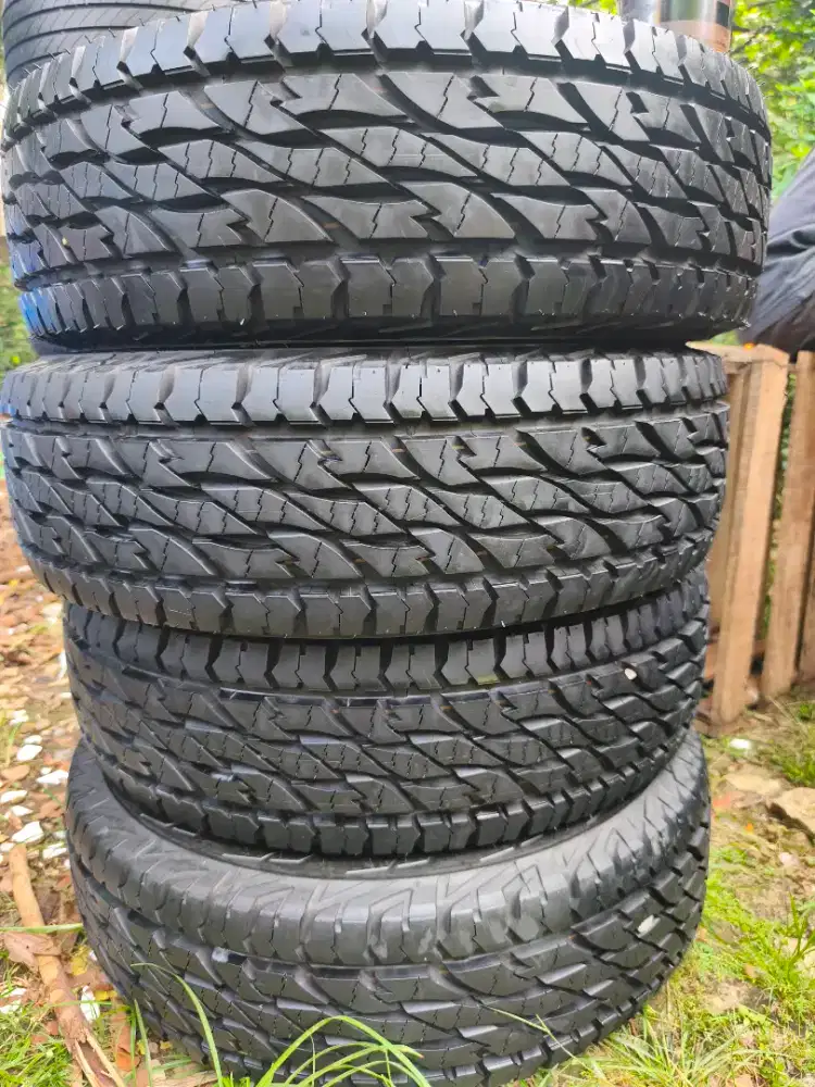 Bridgestone dueler AT 225 75 R15