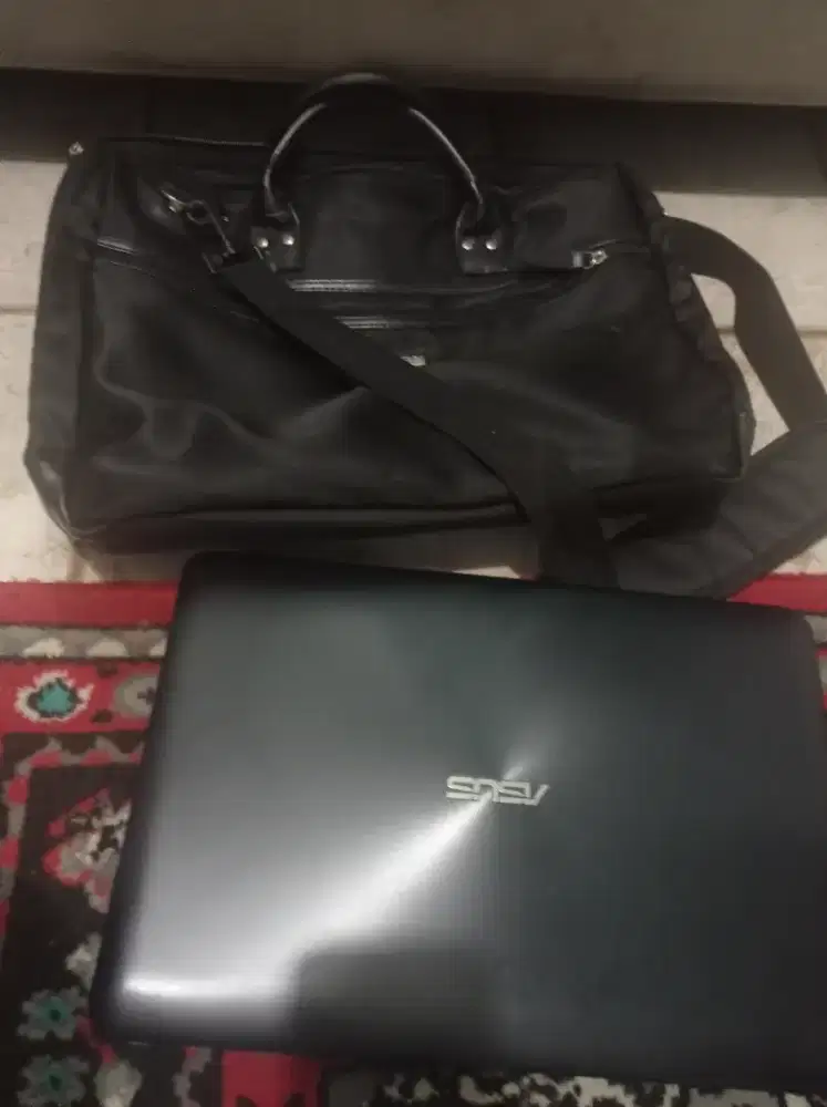 Asus laptop gaming generasi ke 7 DDR 4 ram 4 GB HDD 500gb.