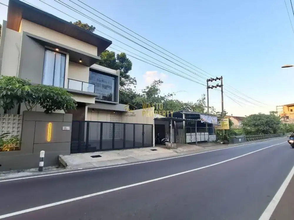 RUMAH MEWAH FULL FURNISHED, DEKAT KE AL AZHAR DAN KAMPUS UGM DI NGAGLIK