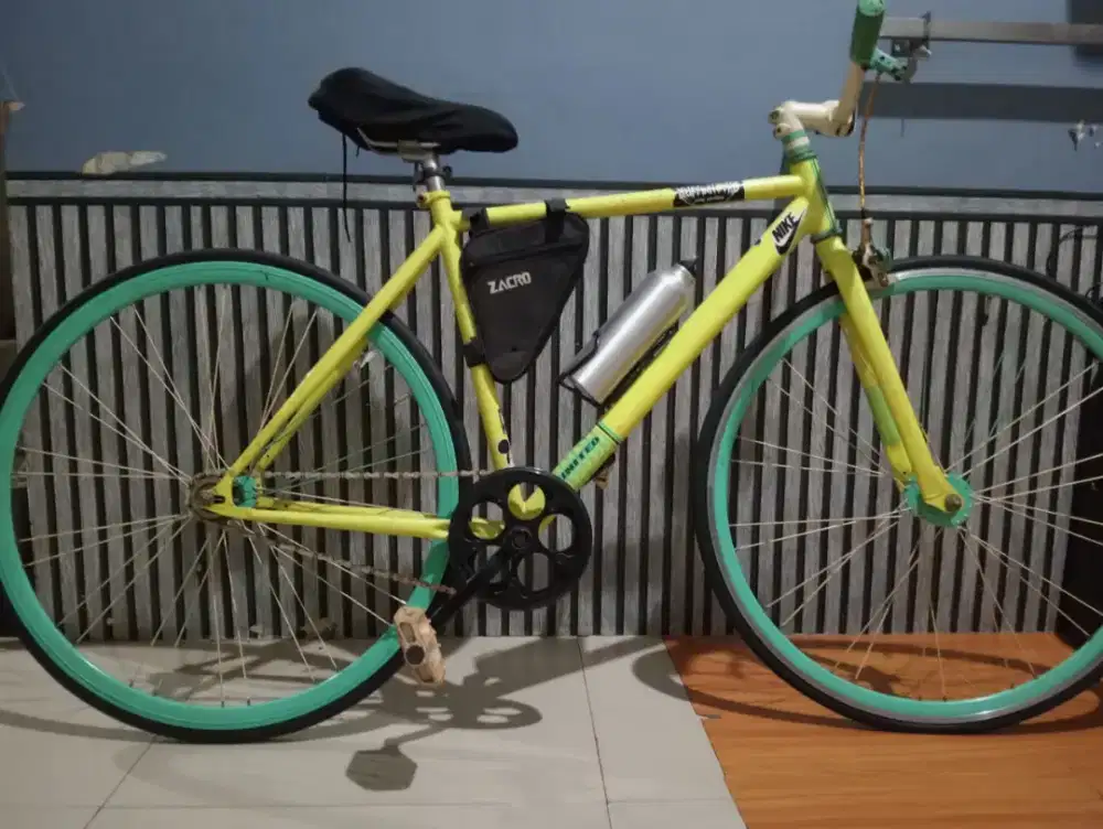 SEPEDA FIXIE UNITED SOLOIST