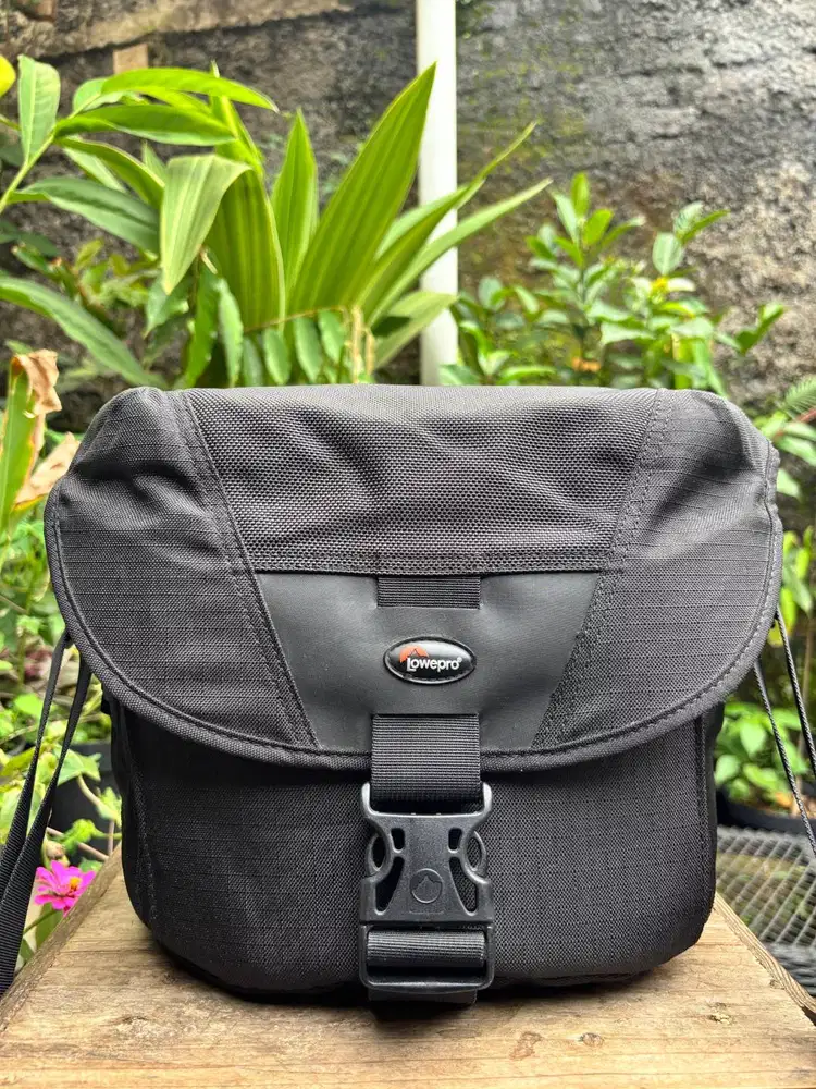 Lowepro Stealth Reporter D200 AW | Tas Kamera Lowepro |Slingbag Kamera