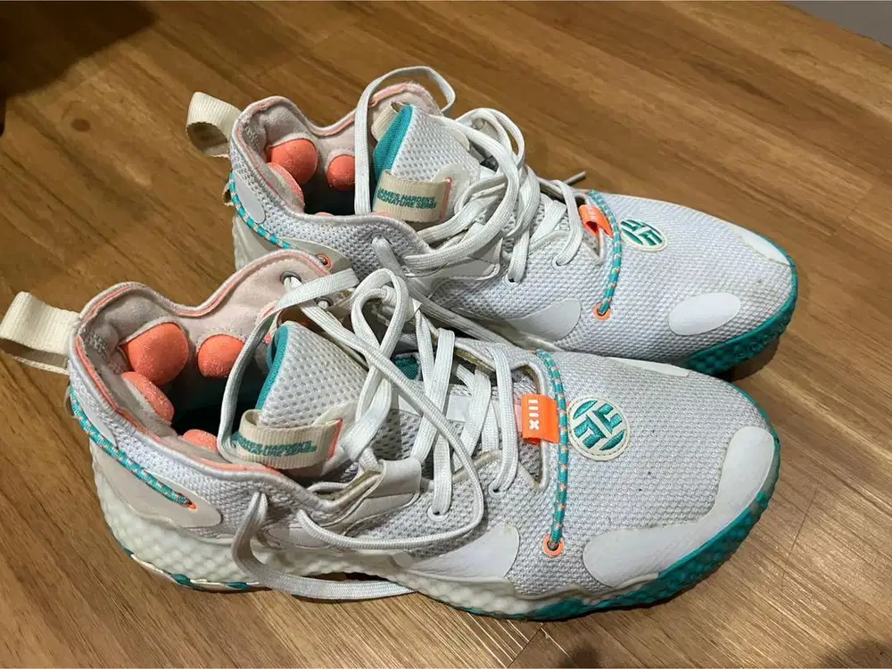 Sepatu Basket Adidas Harden 6