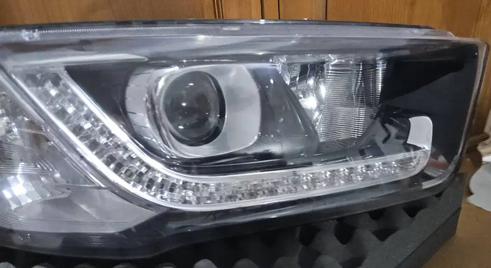 Headlamp sisi Kanan Original Chevrolet Captiva FL3 2017.