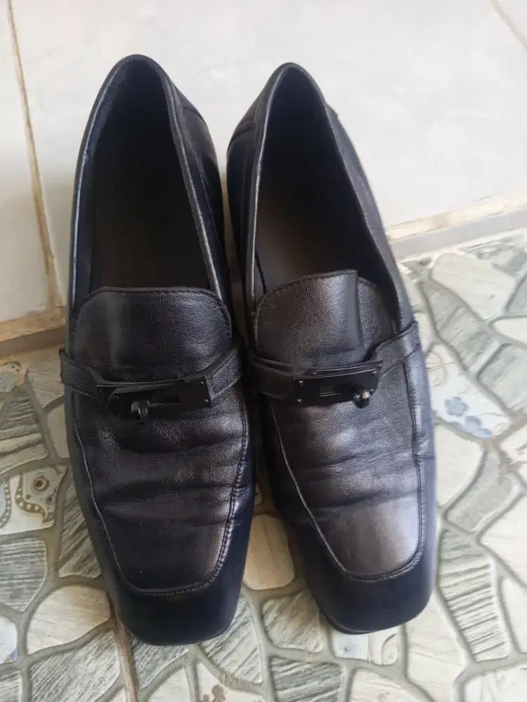 Sepatu Pantofel merk hermes