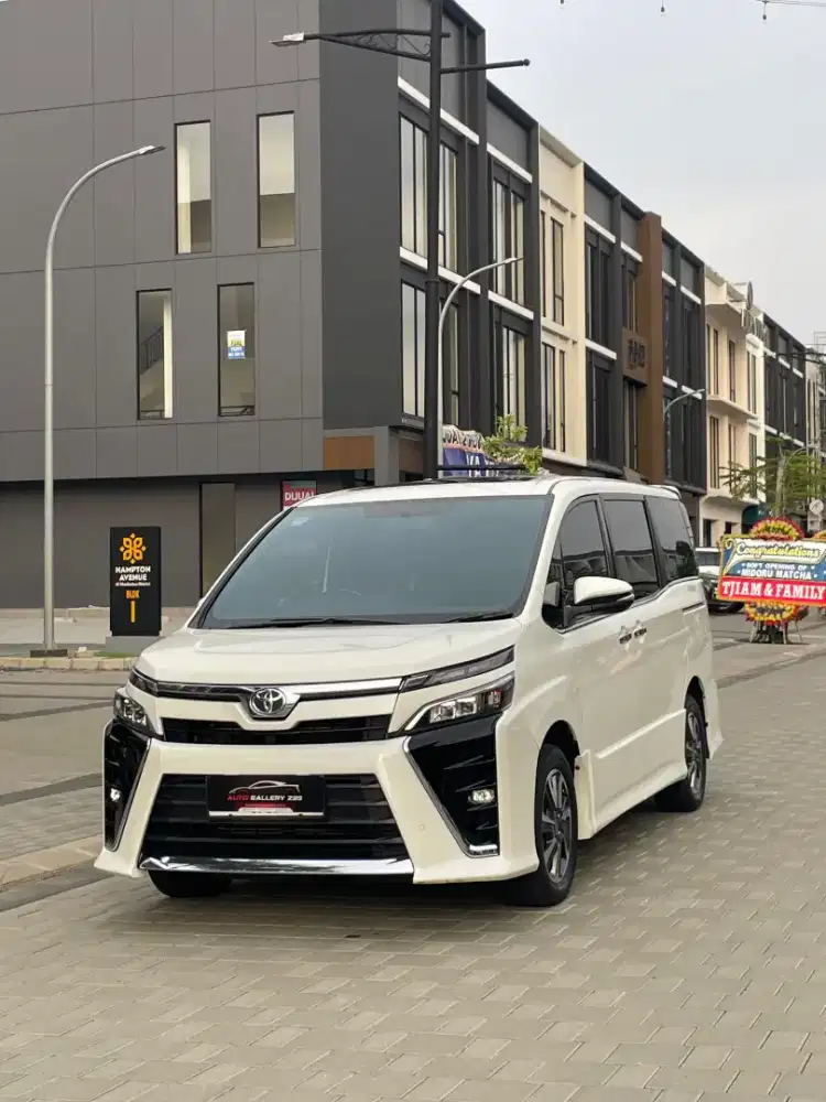 TOYOTA VOXY 2020 Bensin