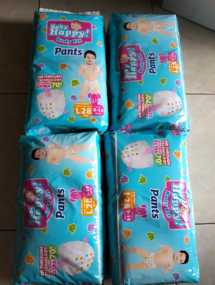 For sale Pampers Happy baby ukuran L 4 ball