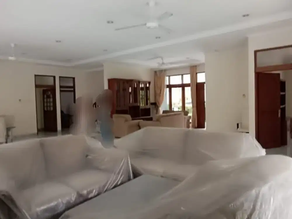 Tanah Hook Luas 17.714 m Plus Ada Bangunan Rumah Hook Besar Ada Kolam Renang Siap Huni Komplek Perumahan Jervois Park di TB Simatupang Jakarta Selatan