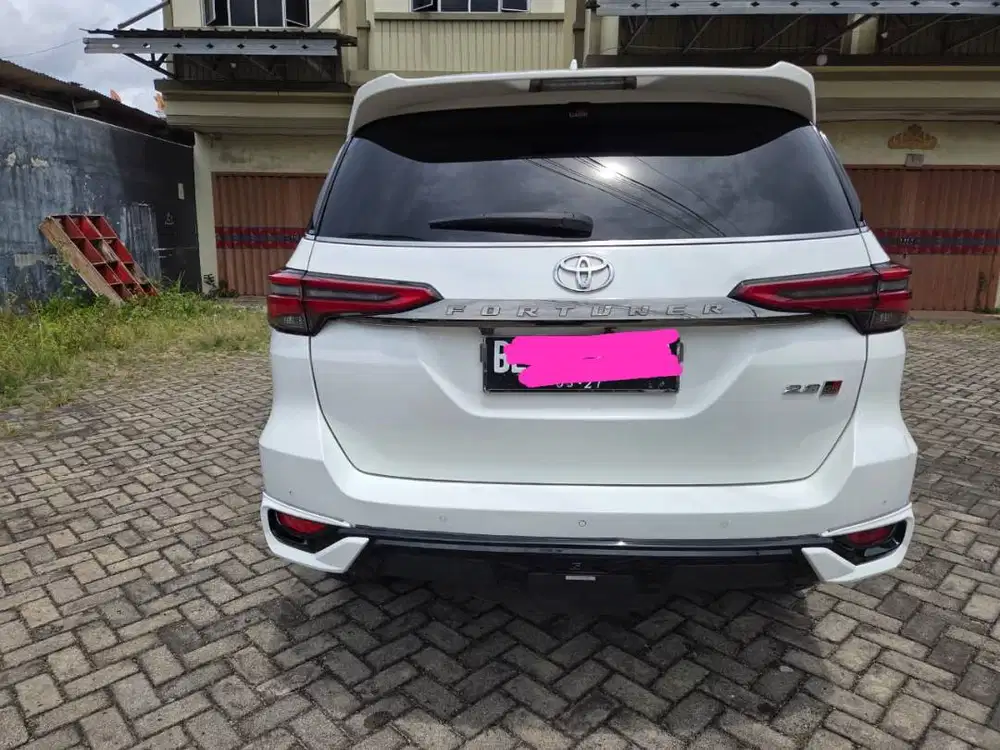 DIJUAL FORTUNER GR SPORT 2.8 TAHUN 2022 WARNA PUTIH