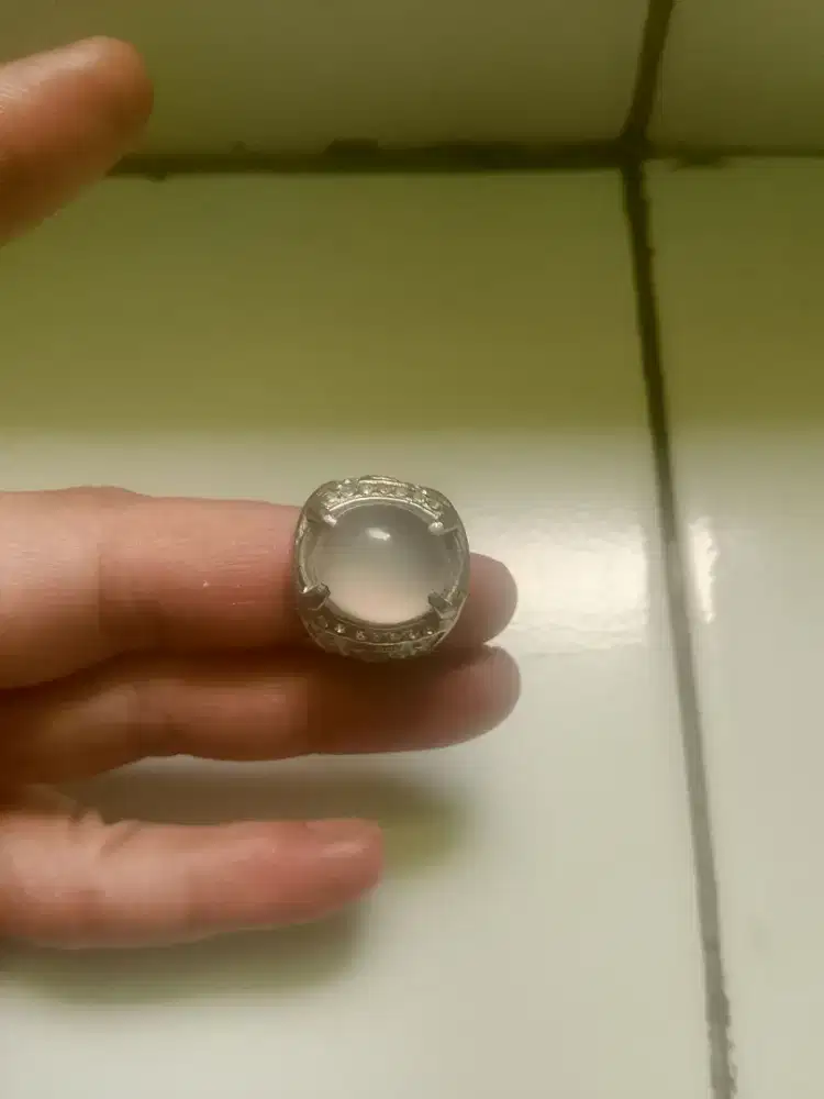 Giwang Batu anggur lawasan