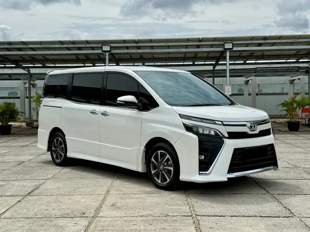 Toyota Voxy 2019