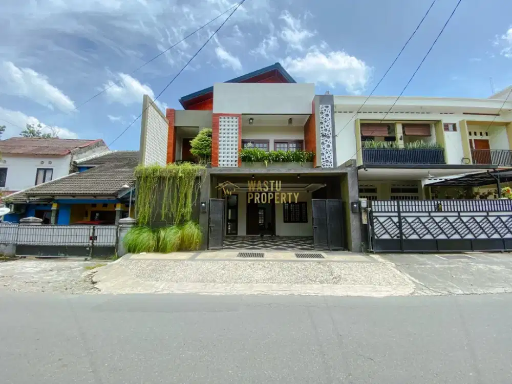 RUMAH MEWAH 3 LANTAI, STRATEGIS DEKAT JOGJA BAY DI WEDOMARTANI