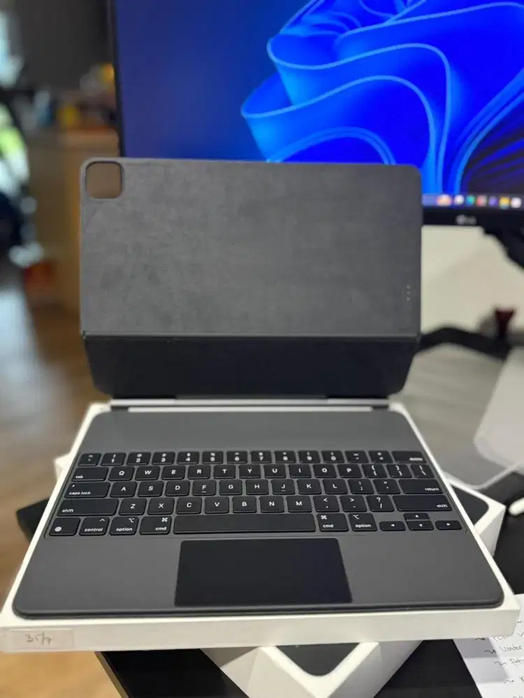 Apple Magic Keyboard Ipad Pro 12.9inch for M1 M2 Like New