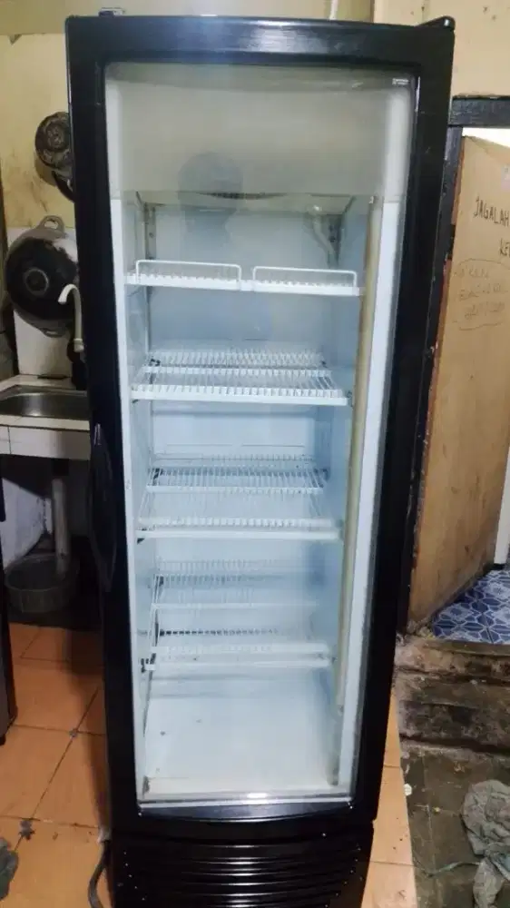 Showcase Frigorex 250L Mulus