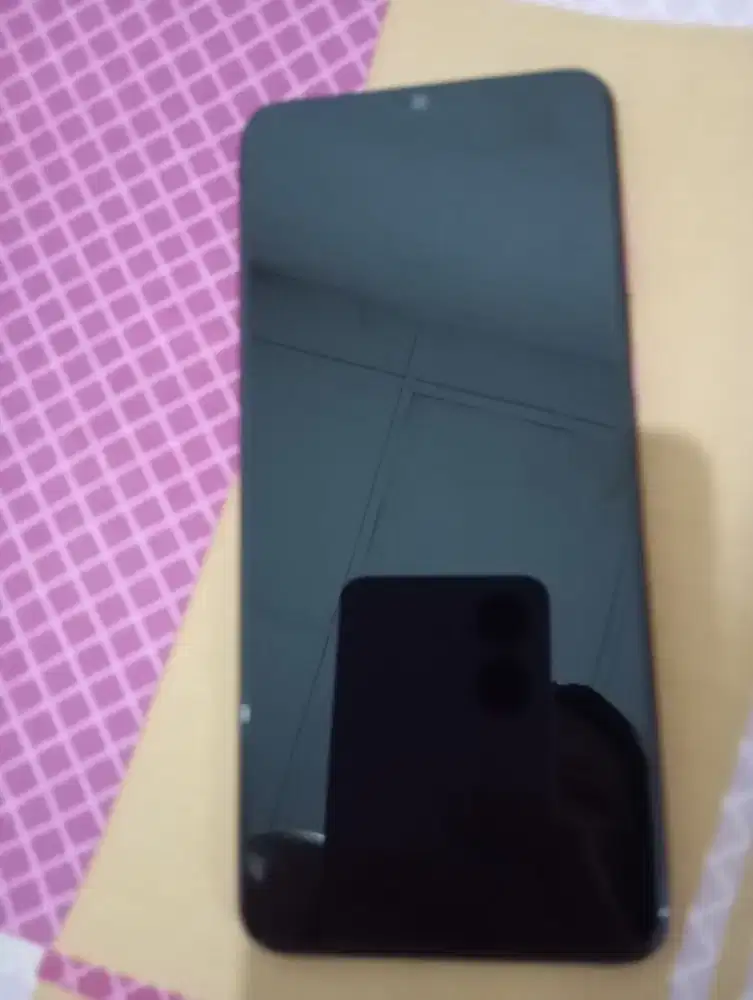 Dijual Hp Samsung galaxy A04 warna pink mulus & batangan