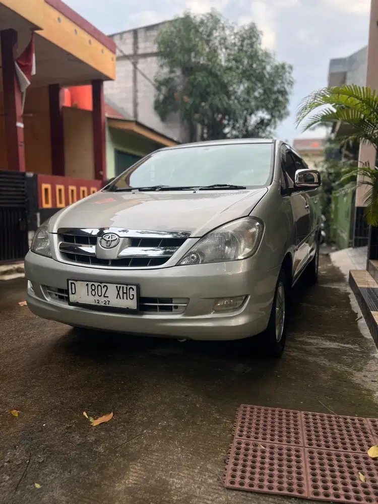 Toyota Kijang Innova 2004 Bensin