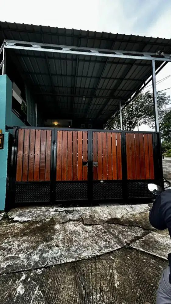 Gerbang lipat bahan grc dengan besi hollo galvanis