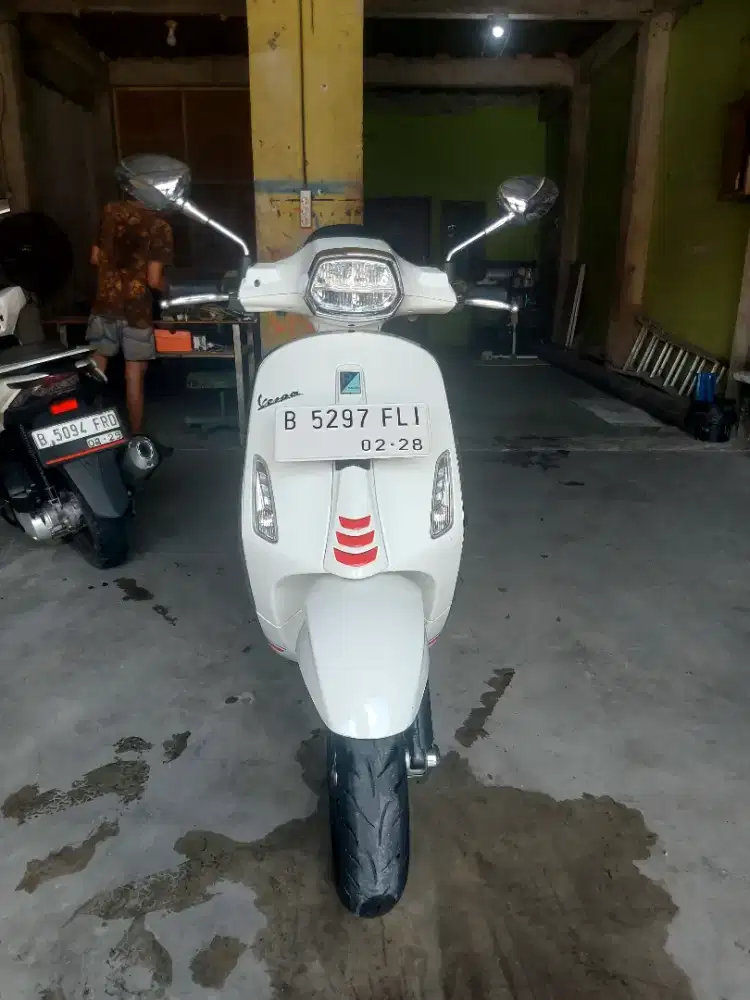 DIJUAL VESPA SPRINT S 150 WHITE!!!