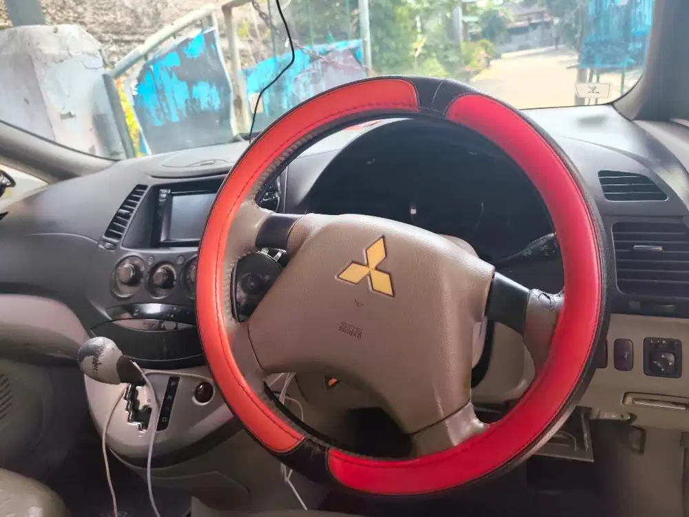 Mitsubishi Grandis Silver