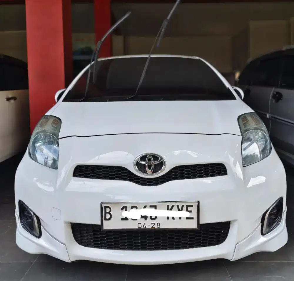 Yaris E matic 2013 putih