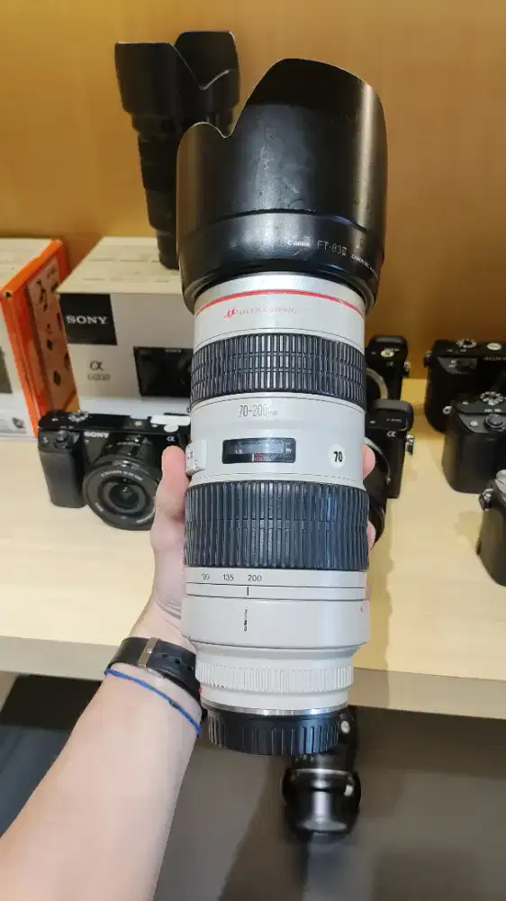 Lensa Canon EF 70-200mm F2.8. Good Condition