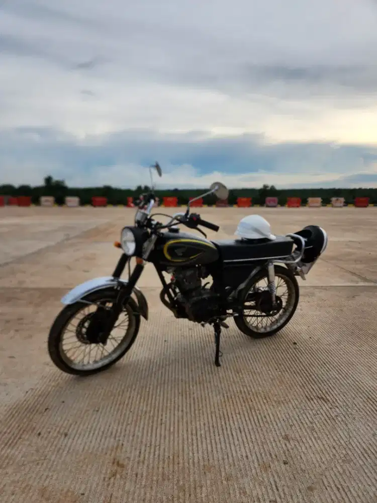 CB125 motor santai