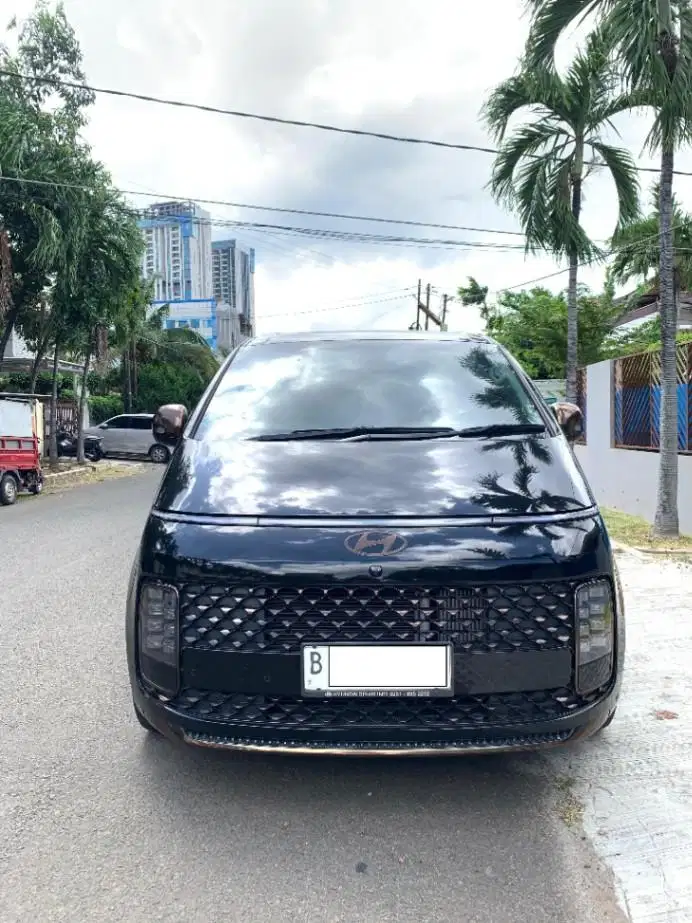 CASH !!! Hyundai Staria 2.2 Signature 9 Seat Diesel Automatic 2024