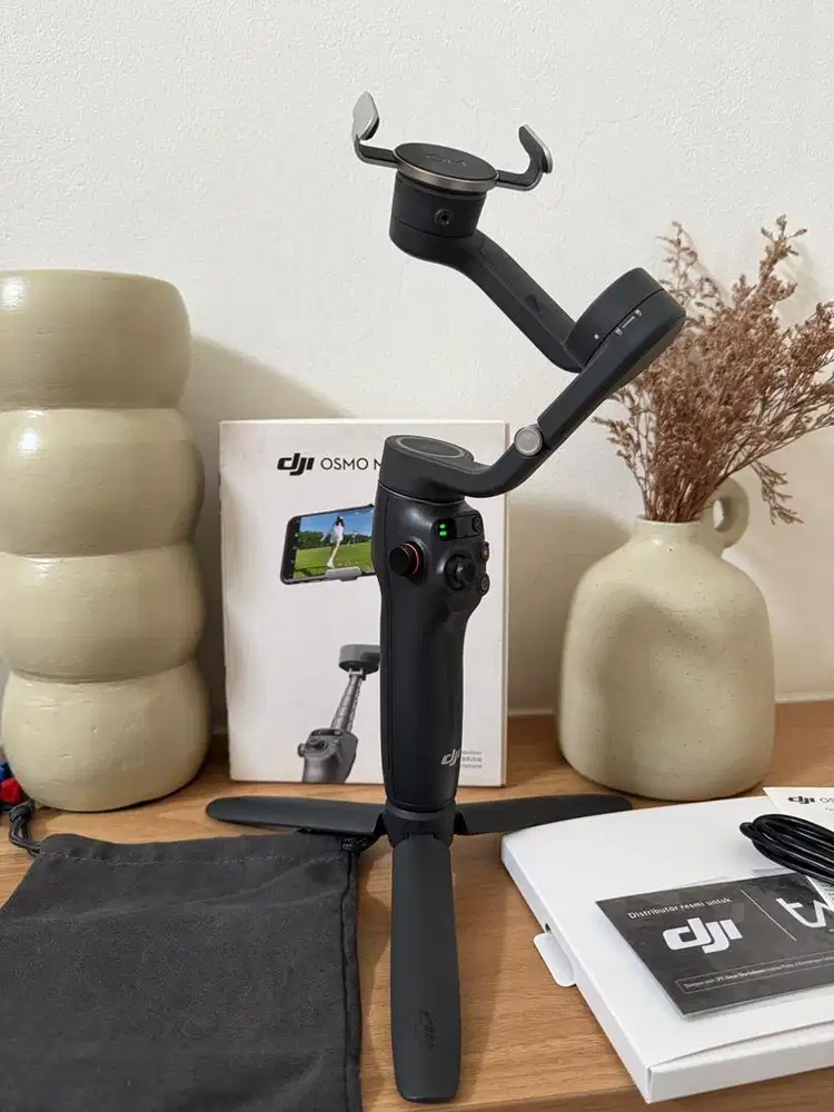 Gimbal stabilizer 3 axis DJI osmo mobile 6