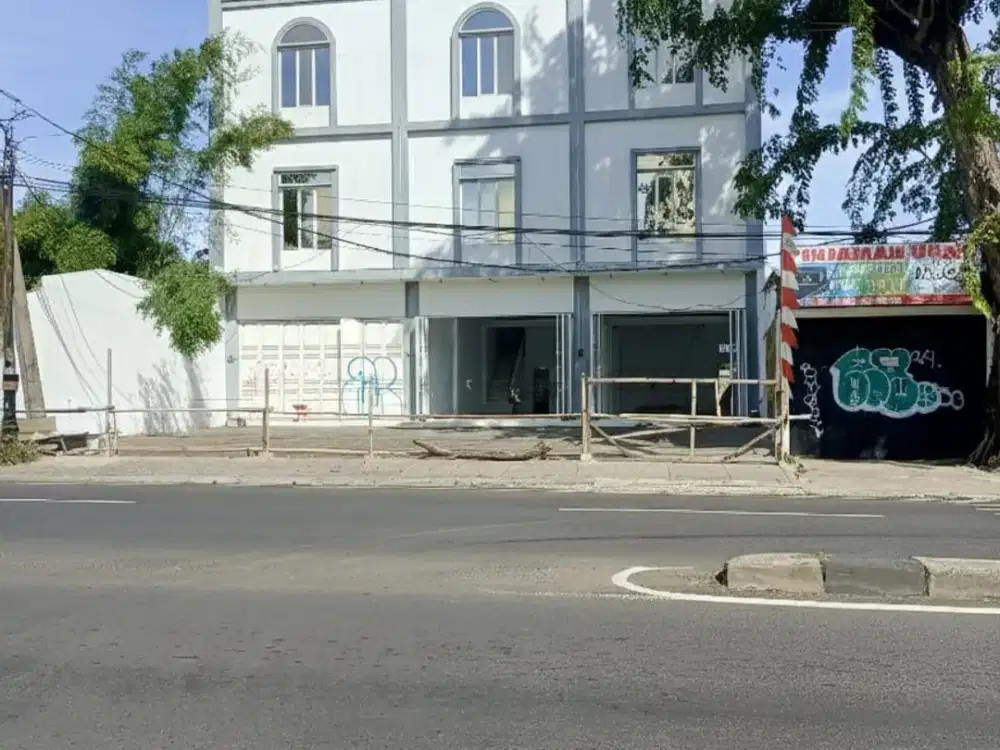 Ruko 3 lantai siap pakai strategis di jl raya bogor pasar rebo jakarta timur