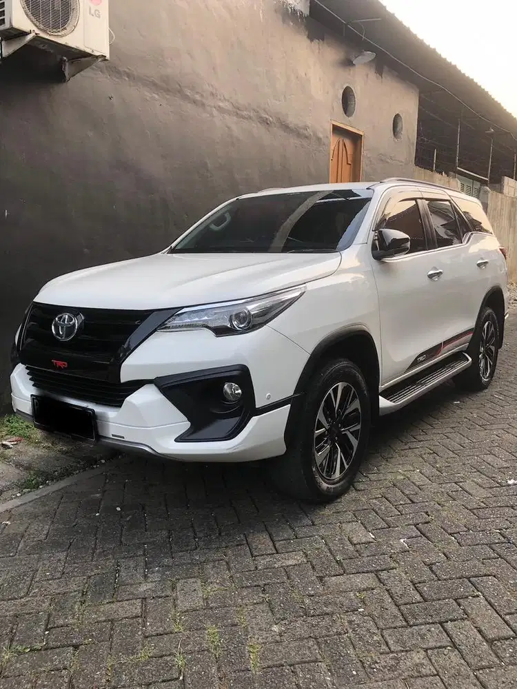 Dijual toyota fortuner TRD 2.4/AT Tahun 2019