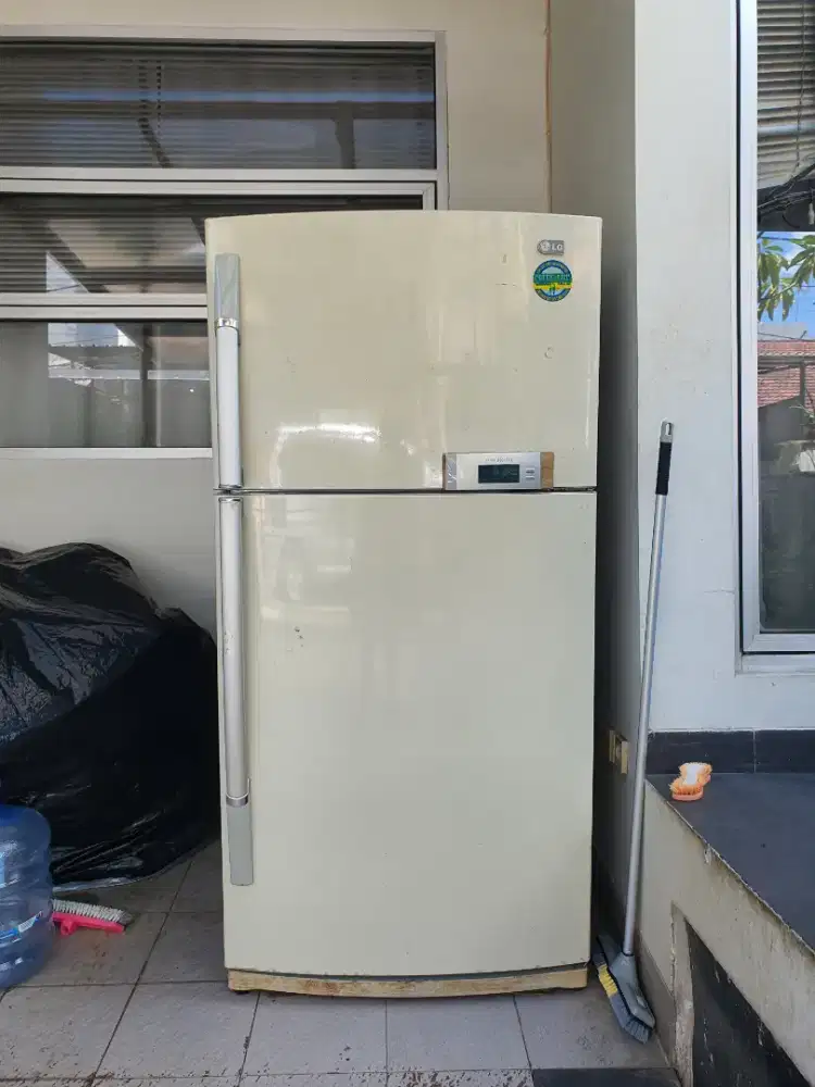 Kulkas LG 700 liter