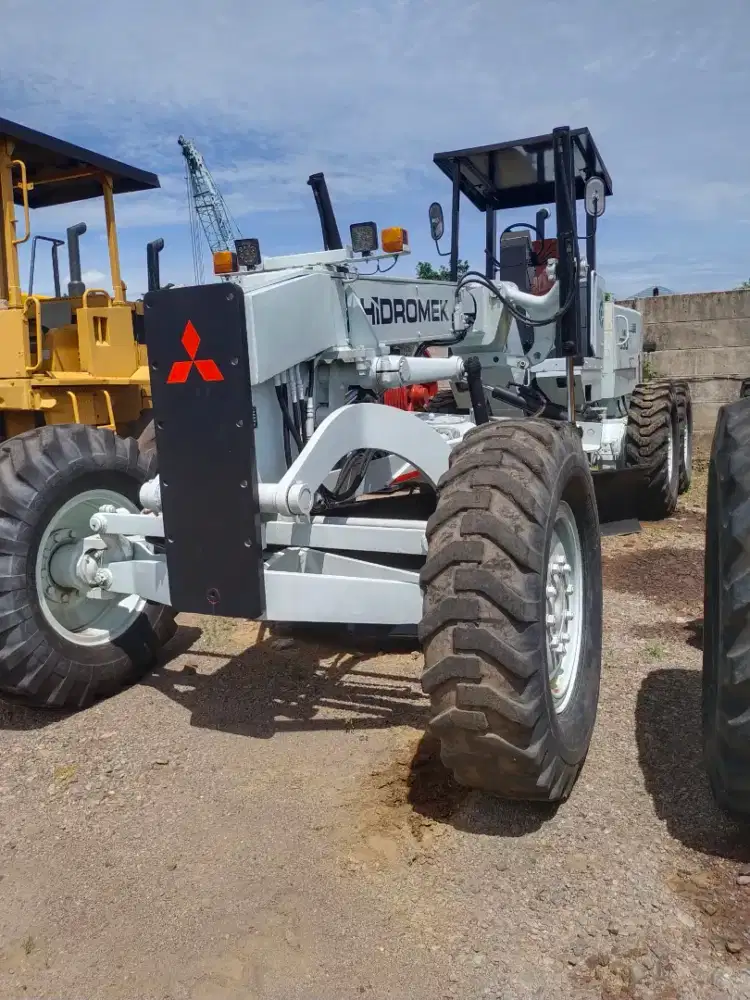 Motor Grader Mitsubishi MG330