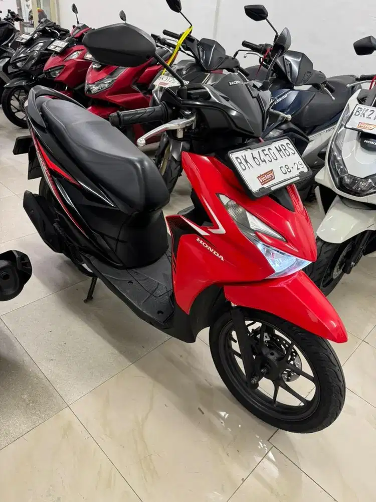 Honda Beat CBS tahun 2024 warna Merah Gloss Bit 110 CC Matic Red