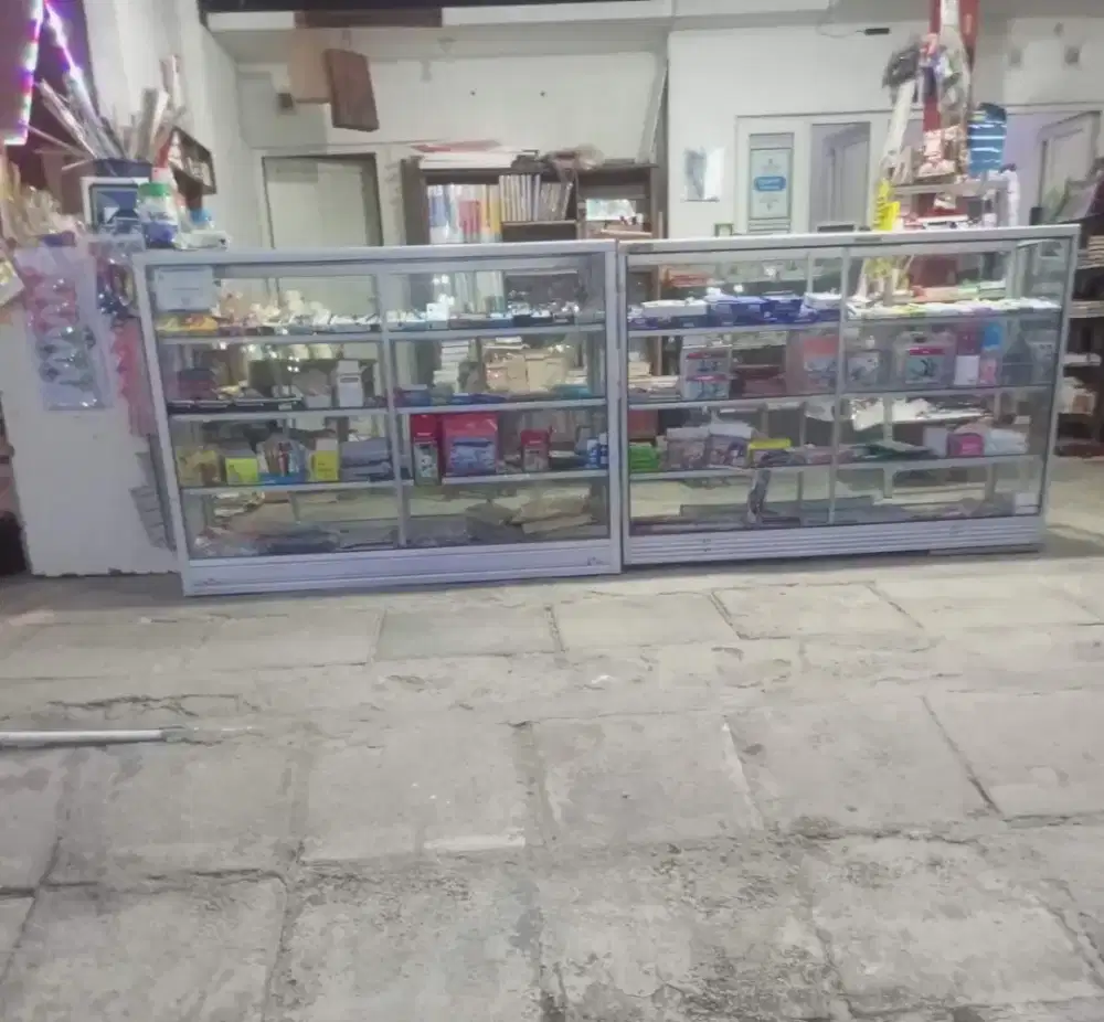 Etalase kaca panjang 1,5 Meter
