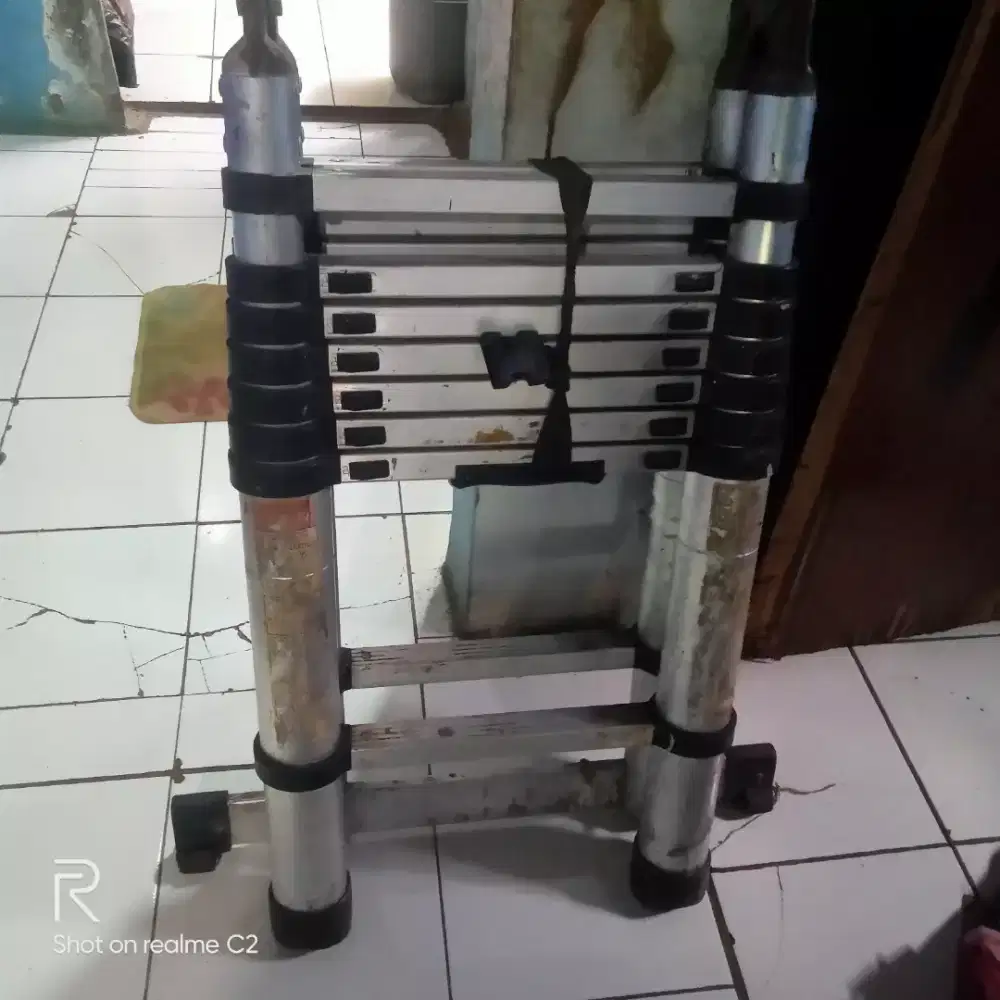 Tangga lipat almunium