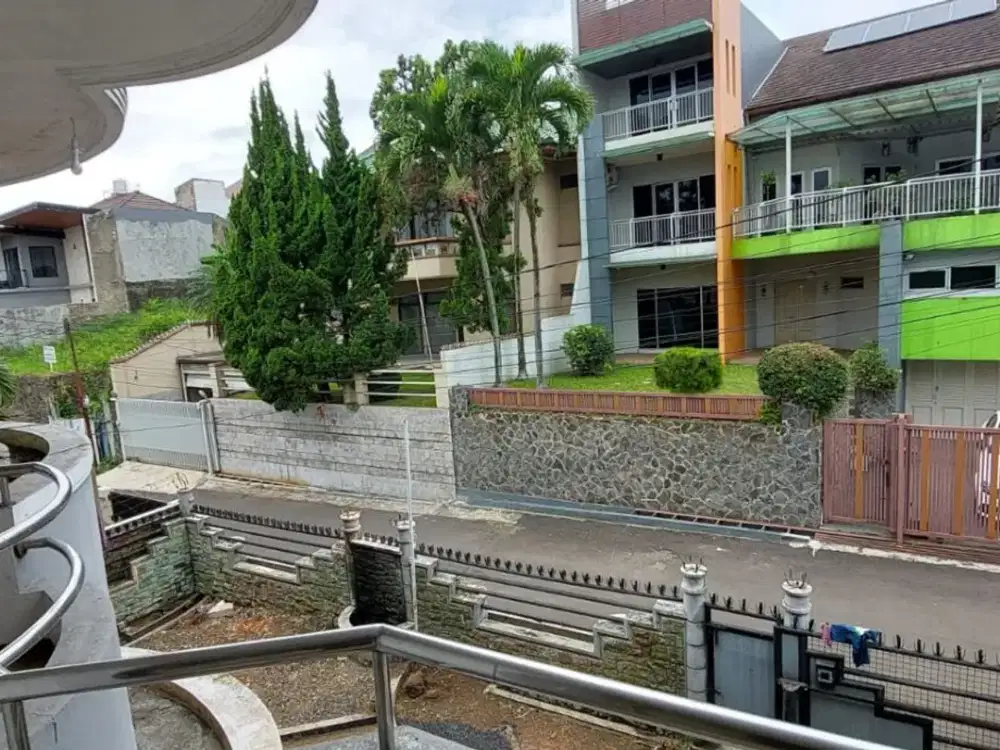 Rumah 2 Lantai dekat Univ maranatha dan akses pintu tol Pasteur Bandung