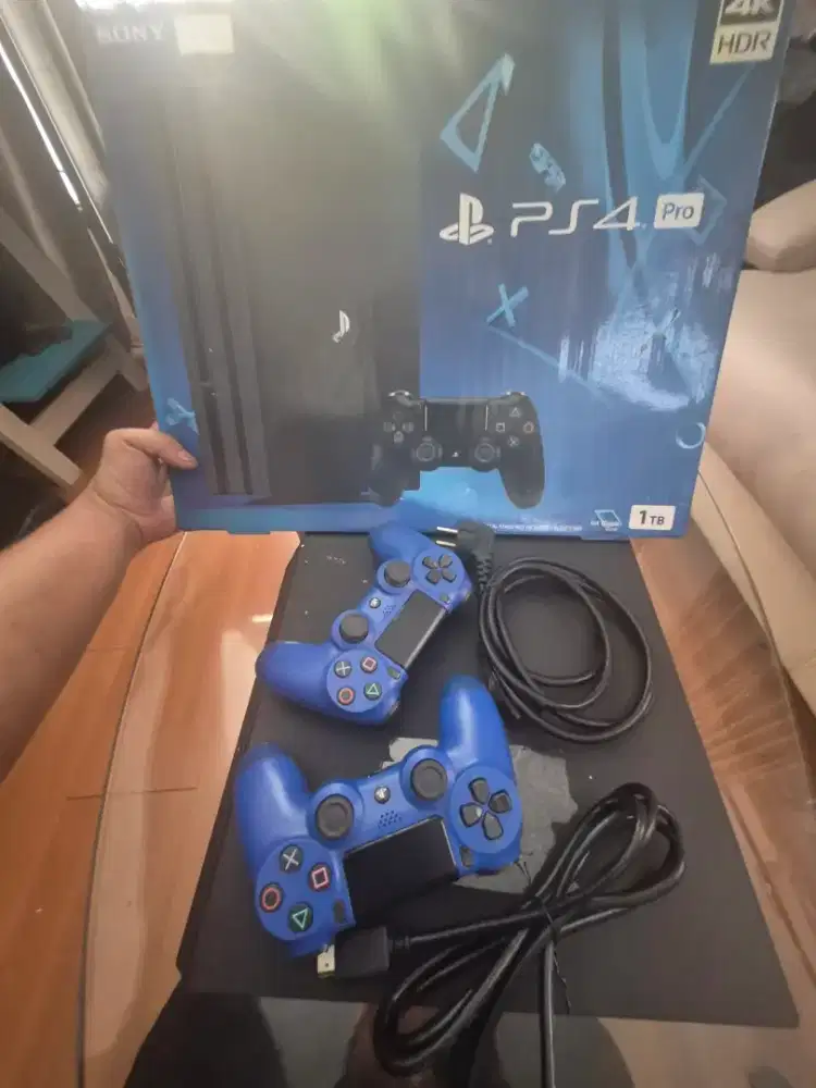 PS 4 PRO 1 TB
BONUS 3 KASET