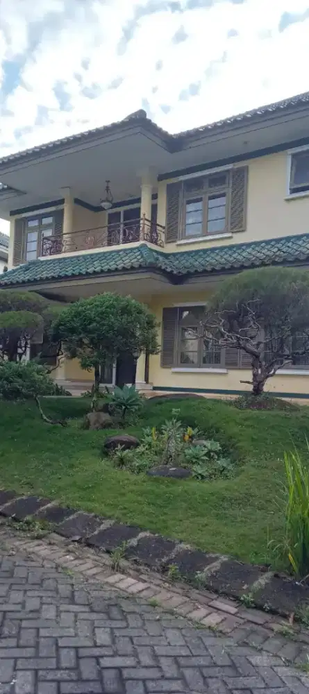 Dijual butuh ful furnished vila 2 LT dipuncak resor luas tanah 623 mtr