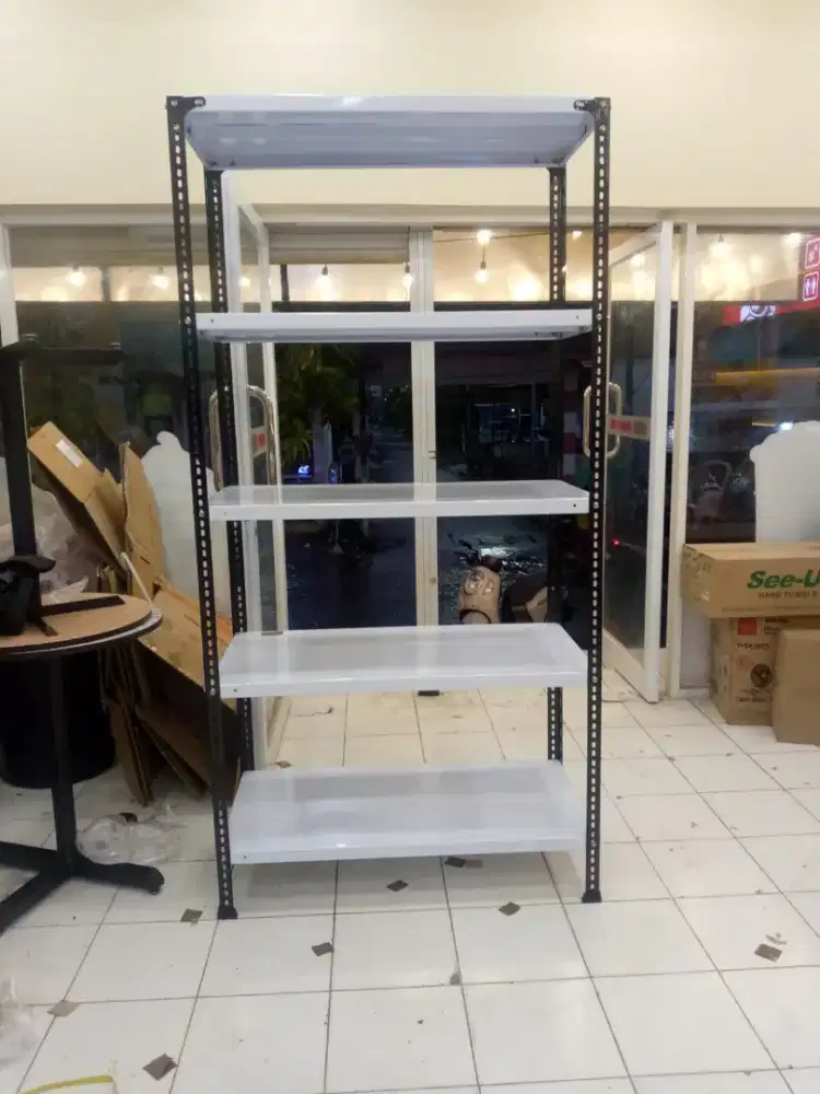 Rak besi perlengkapan kantor