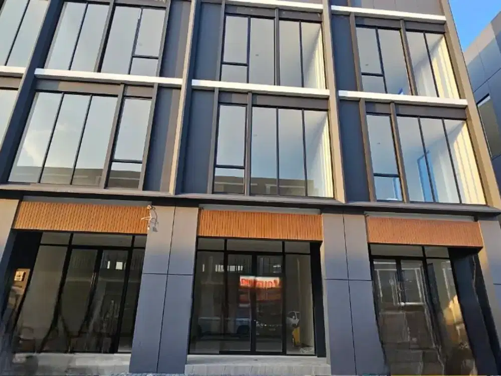 Ruko 3 Lantai Siap Pakai di Gading Serpong Area Ramai Pengungjung